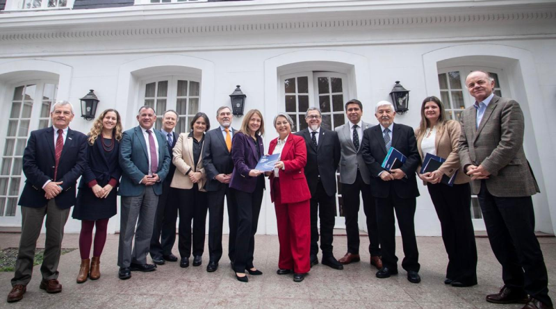 Jeannette Jara se refiere a aborto en la CPC
