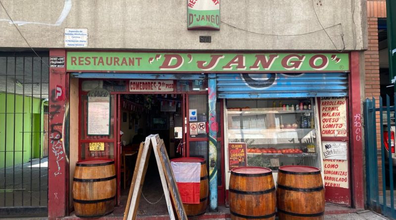 Restaurante Django, ubicado en Padre Alonso de Ovalle 871.