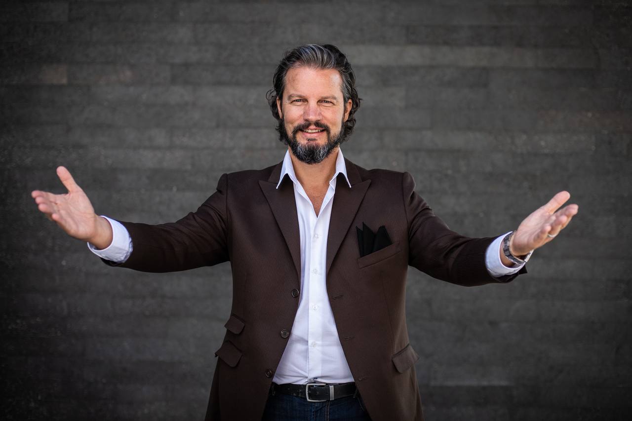 File:Cristián Contreras Centro Unido.jpg - Wikimedia Commons